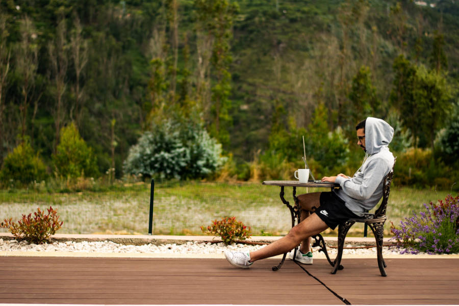 The Pros and Cons to Remote Working and How to Solve Them